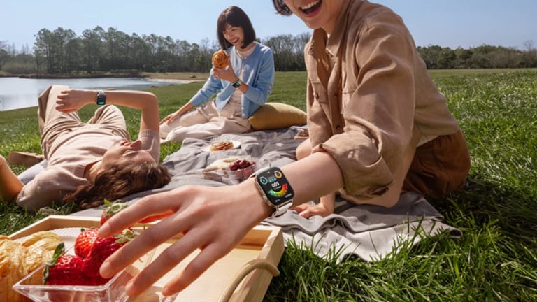 La montre connectée Huawei Watch Fit 3 ressemble à une Apple Watch, mais est bien moins chère et vient même avec des écouteurs sans fil offerts 