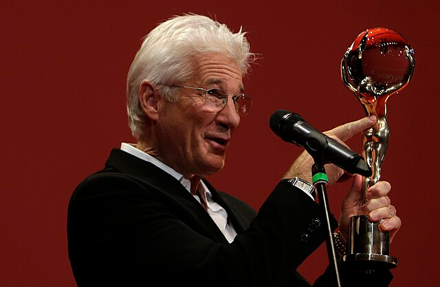 "Les gens me jugeaient de loin" Le jour où Richard Gere est devenu un mendiant : il errait dans les rues "Les gens me jugeaient de loin" Le jour où Richard Gere est devenu un mendiant : il errait dans les rues