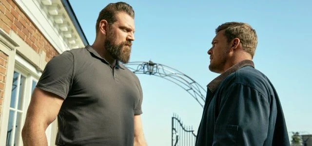 "Sept repas par jour" : à côté du colosse de la saison 3 de Reacher, le massif Alan Ritchson fait tout petit "Sept repas par jour" : à côté du colosse de la saison 3 de Reacher, le massif Alan Ritchson fait tout petit