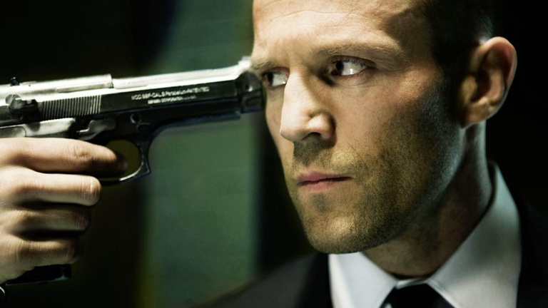 Jason Statham aurait du jouer dans ce film d'action Netflix, il a finalement quitté le projet et il a très bien fait Jason Statham aurait du jouer dans ce film d'action Netflix, il a finalement quitté le projet et il a très bien fait