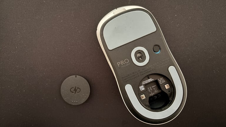 Logitech G Powerplay 2 : j’ai testé le nouveau tapis de souris qui booste l’autonomie de ma souris gaming. Voici mon avis après 2 semaines d'utilisation Logitech G Powerplay 2 : j’ai testé le nouveau tapis de souris qui booste l’autonomie de ma souris gaming. Voici mon avis après 2 semaines d'utilisation