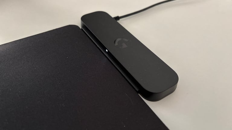 Logitech G Powerplay 2 : j’ai testé le nouveau tapis de souris qui booste l’autonomie de ma souris gaming. Voici mon avis après 2 semaines d'utilisation Logitech G Powerplay 2 : j’ai testé le nouveau tapis de souris qui booste l’autonomie de ma souris gaming. Voici mon avis après 2 semaines d'utilisation