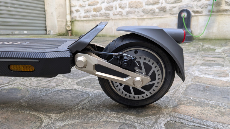 Test Navee ST3 Pro : une trottinette électrique puissante et confortable qui vous fera les bras Test Navee ST3 Pro : une trottinette électrique puissante et confortable qui vous fera les bras