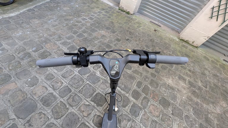 Test Navee ST3 Pro : une trottinette électrique puissante et confortable qui vous fera les bras Test Navee ST3 Pro : une trottinette électrique puissante et confortable qui vous fera les bras