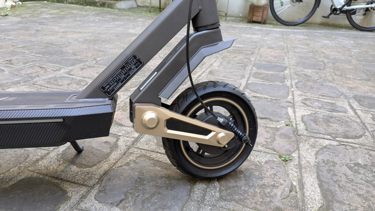 Test Navee ST3 Pro : une trottinette électrique puissante et confortable qui vous fera les bras Test Navee ST3 Pro : une trottinette électrique puissante et confortable qui vous fera les bras