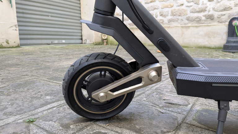 Test Navee ST3 Pro : une trottinette électrique puissante et confortable qui vous fera les bras Test Navee ST3 Pro : une trottinette électrique puissante et confortable qui vous fera les bras
