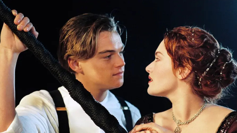 Titanic pourrait être un film de SF… 27 ans après la sortie du long-métrage, cette phrase prononcée par l’un des personnages reste toujours un immense mystère Titanic pourrait être un film de SF… 27 ans après la sortie du long-métrage, cette phrase prononcée par l’un des personnages reste toujours un immense mystère