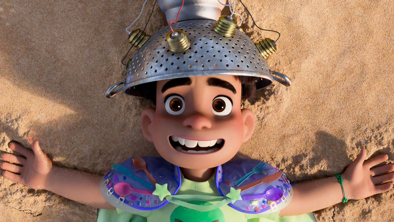 Après le touchant Vice-Versa 2 et ses 1.7 milliards au box-office, Pixar revient au cinéma avec ce film de SF groovy !