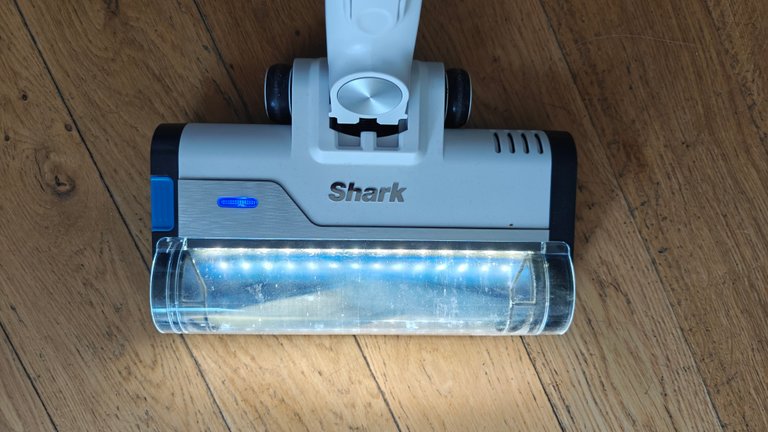 Shark Stratos Aspirateur Balai Sans Fil, PowerFins Plus, Autonomie De 120 Minutes, Anti Emmêlement Des Cheveux & Aspiration CleanSense IQ Avec Outils Pour Animaux, Charbon, IZ420EUT