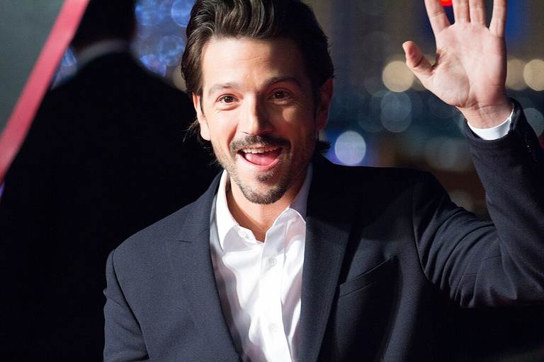 Cet acteur de la saga Star Wars a failli se faire arrêter par la police à cause de son rôle dans la série Andor, cet accessoire aurait pu lui coûter cher Cet acteur de la saga Star Wars a failli se faire arrêter par la police à cause de son rôle dans la série Andor, cet accessoire aurait pu lui coûter cher