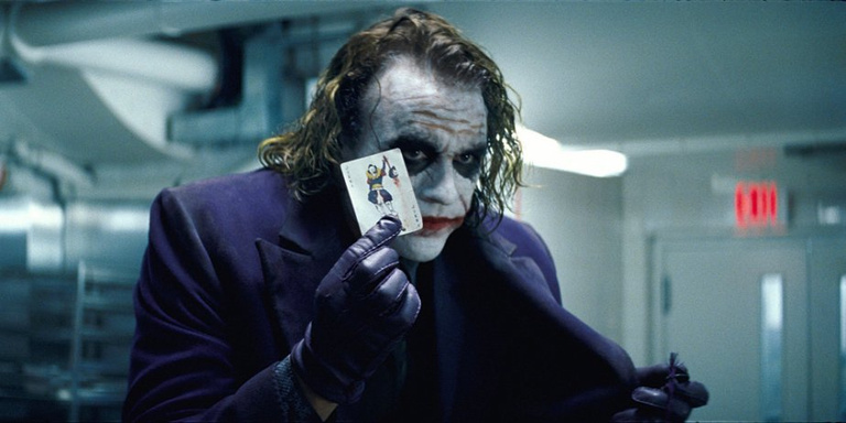 Christopher Nolan a comparé ce détail de son film The Dark Knight à ce long-métrage iconique de Steven Spielberg, vous n’imaginez pas à quel point ça a du sens ! Christopher Nolan a comparé ce détail de son film The Dark Knight à ce long-métrage iconique de Steven Spielberg, vous n’imaginez pas à quel point ça a du sens !