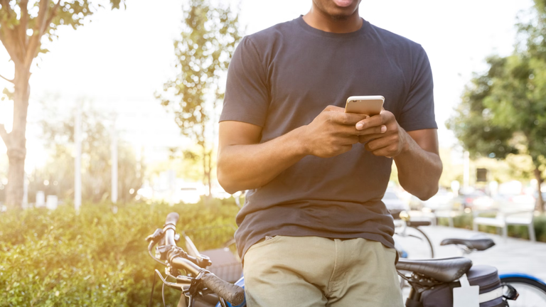 Pour les 13-25 ans, s'apercevoir que son partenaire a un smartphone Android est un motif de rupture