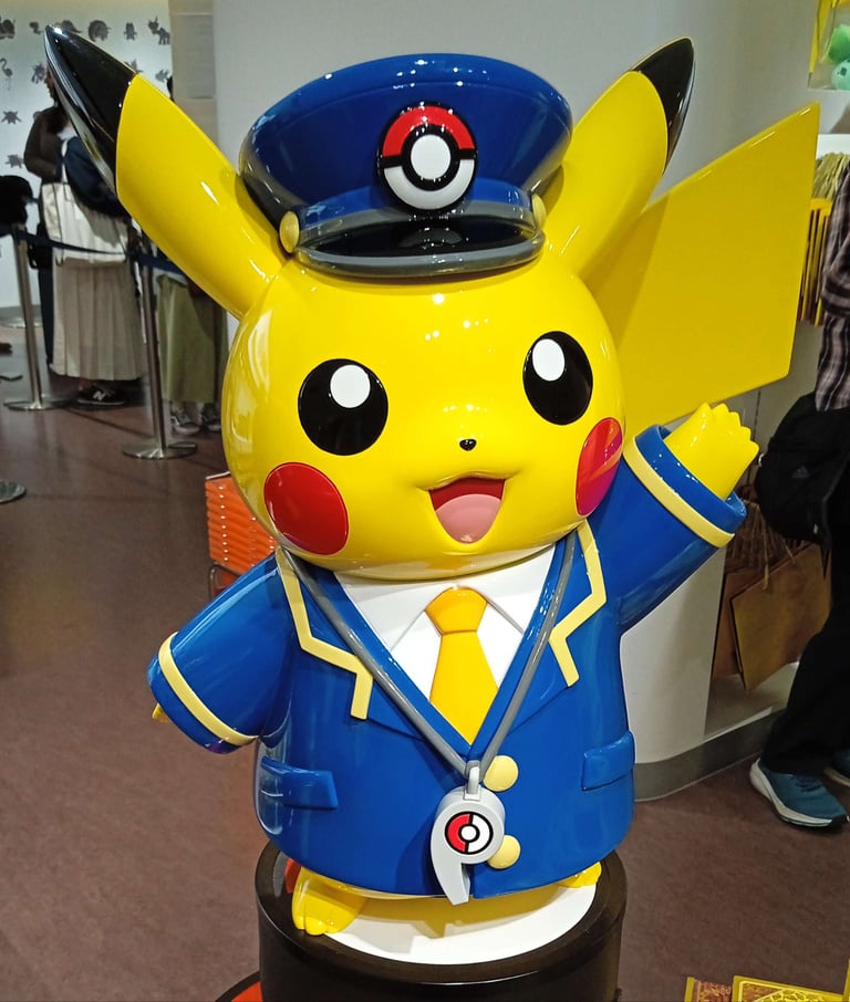 Ce Pikachu n'existe que dans une boutique au Japon, j'ai exploré les Pokémon Center de Tokyo pour la trouver Ce Pikachu n'existe que dans une boutique au Japon, j'ai exploré les Pokémon Center de Tokyo pour la trouver