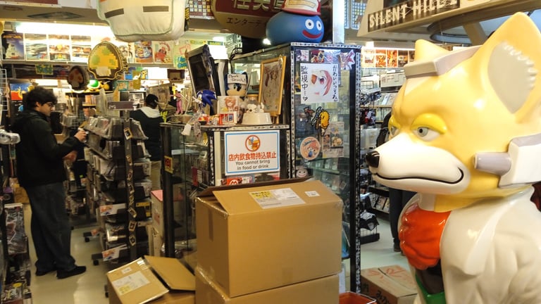 J'ai trouvé le jeu de mes rêves dans cette boutique légendaire de Tokyo, mais il coûte plus de 2700 euros J'ai trouvé le jeu de mes rêves dans cette boutique légendaire de Tokyo, mais il coûte plus de 2700 euros