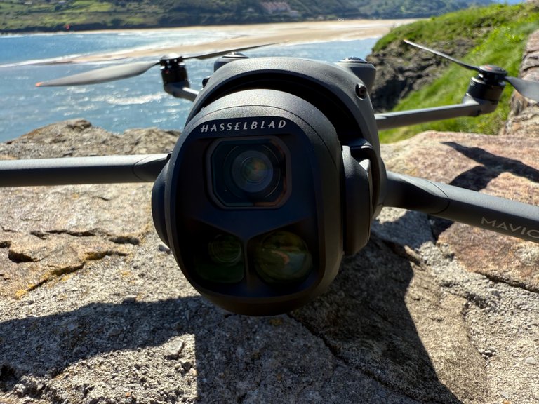 DJI Mavic 4 Pro : j'ai testé en exclu le nouveau drone à triple caméra, et il enterre la concurrence ! DJI Mavic 4 Pro : j'ai testé en exclu le nouveau drone à triple caméra, et il enterre la concurrence !