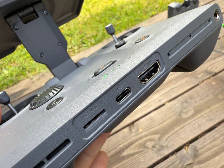DJI Mavic 4 Pro : j'ai testé en exclu le nouveau drone à triple caméra, et il enterre la concurrence ! DJI Mavic 4 Pro : j'ai testé en exclu le nouveau drone à triple caméra, et il enterre la concurrence !