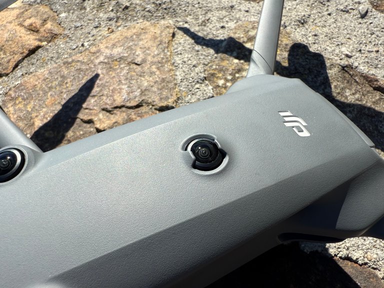 DJI Mavic 4 Pro : j'ai testé en exclu le nouveau drone à triple caméra, et il enterre la concurrence ! DJI Mavic 4 Pro : j'ai testé en exclu le nouveau drone à triple caméra, et il enterre la concurrence !