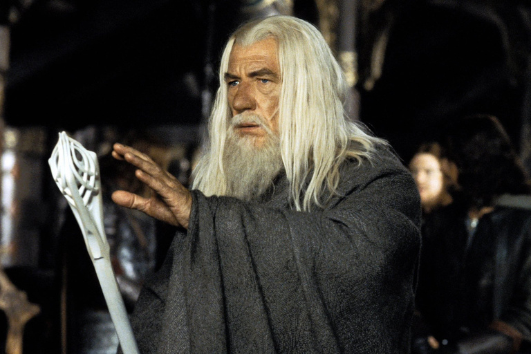Gandalf est à l'ouest dans Le Hobbit... en réalité, il lui était interdit de se souvenir de cet élément ! Gandalf est à l'ouest dans Le Hobbit... en réalité, il lui était interdit de se souvenir de cet élément !