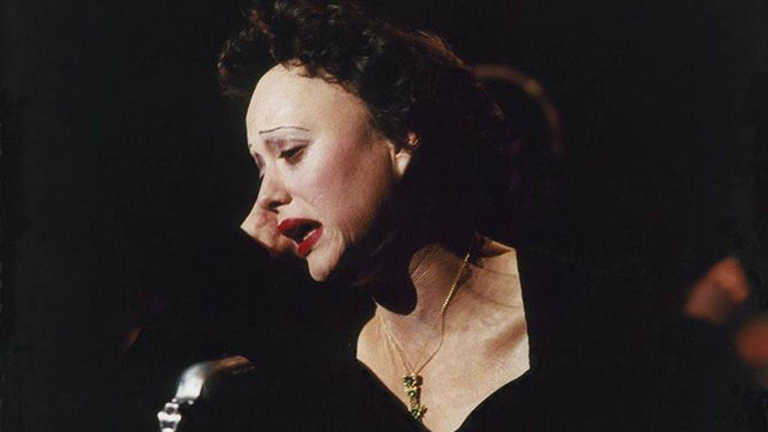 Elle a été la risée du cinéma dans ce film, mais c'est l'une des meilleures actrices françaises de sa génération. Vous ne la reconnaitrez jamais sur cette photo vieille de 42 ans ! Elle a été la risée du cinéma dans ce film, mais c'est l'une des meilleures actrices françaises de sa génération. Vous ne la reconnaitrez jamais sur cette photo vieille de 42 ans !