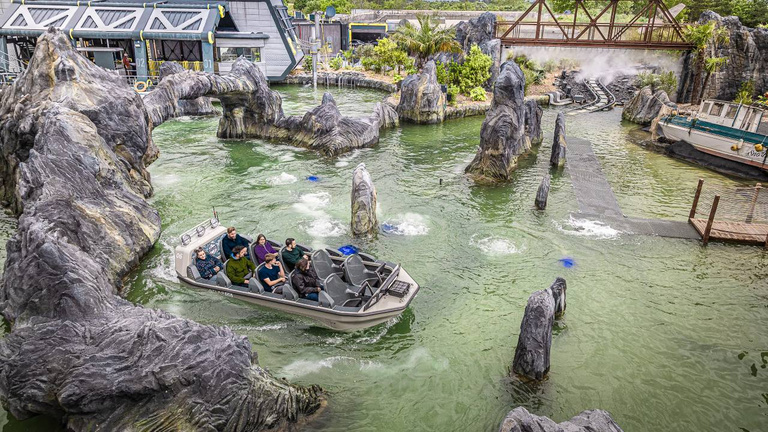 "La sauce !" Je suis entré dans le Triangle des Bermudes au Futuroscope et je me suis mouillé jusqu'au cou pour vous rapporter ces images.... "La sauce !" Je suis entré dans le Triangle des Bermudes au Futuroscope et je me suis mouillé jusqu'au cou pour vous rapporter ces images....