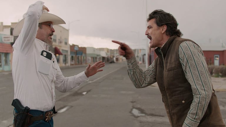 "Ambitieux" Pedro Pascal affronte Joaquin Phoenix en 2025 au cinéma dans ce western moderne totalement déjanté !