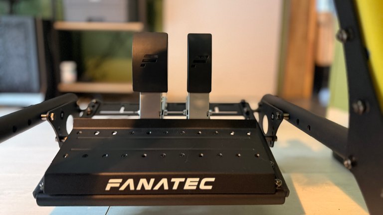 J'ai testé le bundle complet du cockpit CSL de Fanatec : un vrai setup de simracing pour moins de 850€ ?