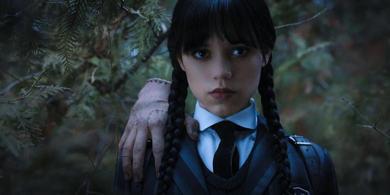 "L'étrange est beau" Jenna Ortega et ces deux stars de Mercredi sont à fond dans la peau de leur personnage "L'étrange est beau" Jenna Ortega et ces deux stars de Mercredi sont à fond dans la peau de leur personnage