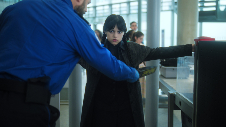 "Un plaisir macabre" Jenna Ortega fait des étincelles dans la saison 2 de Mercredi sur Netflix "Un plaisir macabre" Jenna Ortega fait des étincelles dans la saison 2 de Mercredi sur Netflix