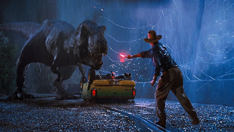 Steven Spielberg est un maître de la communication : le premier trailer de Jurassic Park ne montrait aucune image du film, mais il a cartonné... Steven Spielberg est un maître de la communication : le premier trailer de Jurassic Park ne montrait aucune image du film, mais il a cartonné...