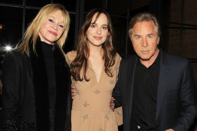 La famille de cette actrice a marqué Hollywood à jamais : ses parents sont des stars et sa grand-mère une légende La famille de cette actrice a marqué Hollywood à jamais : ses parents sont des stars et sa grand-mère une légende