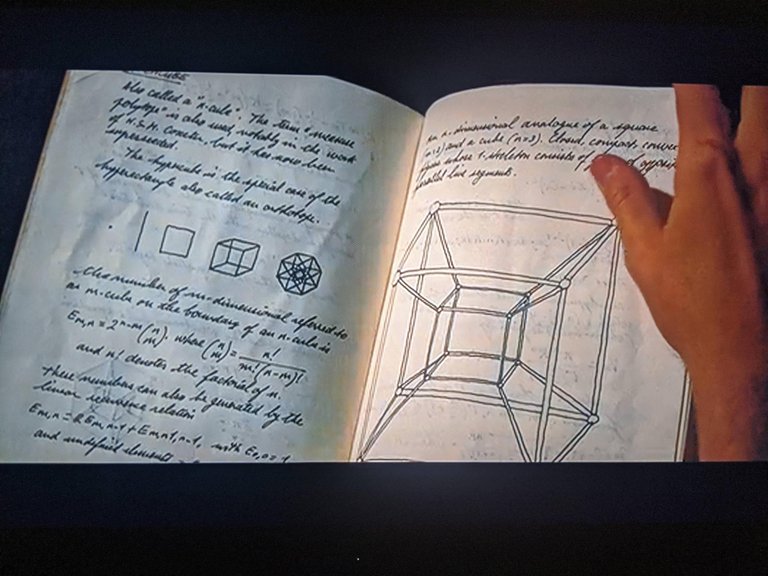 Mettez le film Iron Man 2 en pause à 1 heure 13 minutes et 55 secondes, vous verrez que le père de Tony Stark enquêtait sur une gemme de l'infini sans le savoir Mettez le film Iron Man 2 en pause à 1 heure 13 minutes et 55 secondes, vous verrez que le père de Tony Stark enquêtait sur une gemme de l'infini sans le savoir