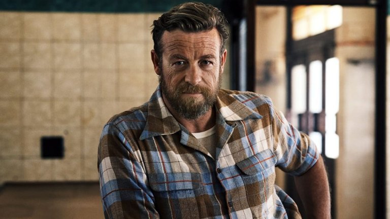 C’était l’acteur le plus célèbre des années 2010 : cette série lui a offert la gloire… mais il a complètement disparu, son retour est imminent !