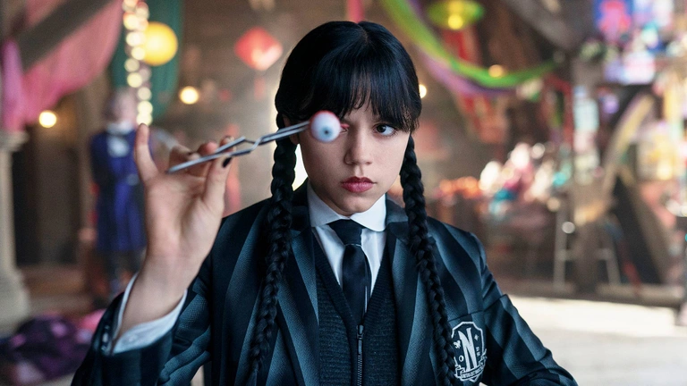 La saison 2 de Mercredi est un semi-échec pour Netflix : la chute est vertigineuse pour la série La saison 2 de Mercredi est un semi-échec pour Netflix : la chute est vertigineuse pour la série