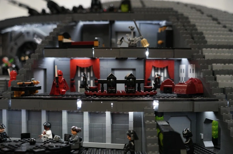 183 652 pièces et plus de 2 mètres de haut : la plus grande Étoile de la Mort LEGO du monde met toutes les autres à l'amende