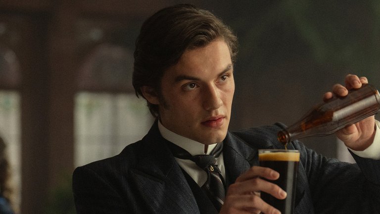 La série Peaky Blinders vous manque ? Cette série Netflix est la remplaçante idéale et elle plaira même aux fans de Succession