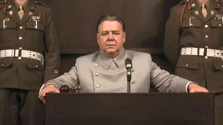 Russell Crowe prête ses traits à l’un des hommes les plus infâmes de l’Histoire dans ce film, et les premières critiques ne lui font pas de cadeaux… Russell Crowe prête ses traits à l’un des hommes les plus infâmes de l’Histoire dans ce film, et les premières critiques ne lui font pas de cadeaux…