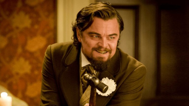 "Dis cette m*rde duc*n" Samuel L Jackson a sa façon bien à lui de motiver Leonardo DiCaprio sur un film de Quentin Tarantino "Dis cette m*rde duc*n" Samuel L Jackson a sa façon bien à lui de motiver Leonardo DiCaprio sur un film de Quentin Tarantino