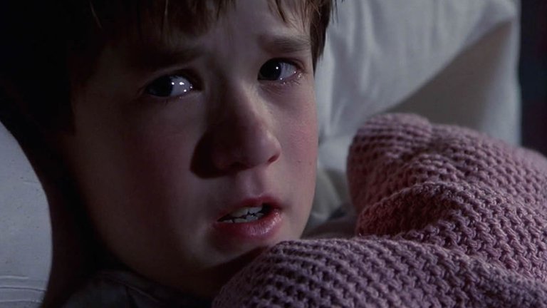 Il y a 26 ans, un détail aurait pu ruiner la révélation finale de ce film culte. Heureusement, personne n'a rien vu Il y a 26 ans, un détail aurait pu ruiner la révélation finale de ce film culte. Heureusement, personne n'a rien vu