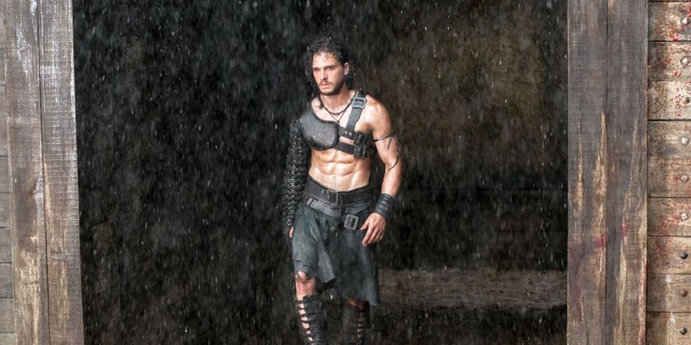 Cet acteur de Game of Thrones a pris 12 kilos de muscles pour jouer dans ce péplum qui fut un terrible échec au box-office