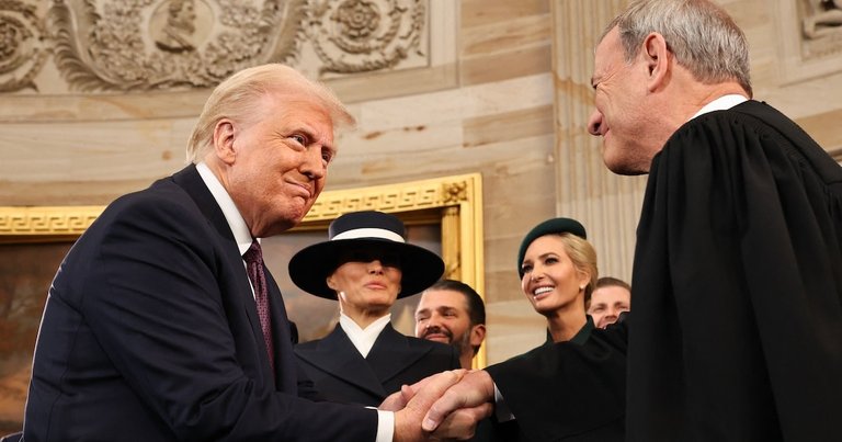 Donald Trump menace de taxer à 100% TOUS les films importés aux Etats-Unis ! Une catastrophe pour l'industrie ? Donald Trump menace de taxer à 100% TOUS les films importés aux Etats-Unis ! Une catastrophe pour l'industrie ?