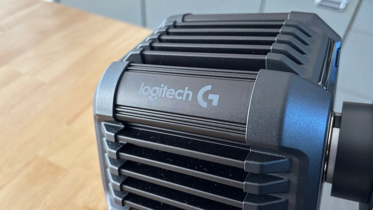 « Un duo calibré pour les débutants et les simracers » : test du Logitech G RS50 et des RS Pedals « Un duo calibré pour les débutants et les simracers » : test du Logitech G RS50 et des RS Pedals