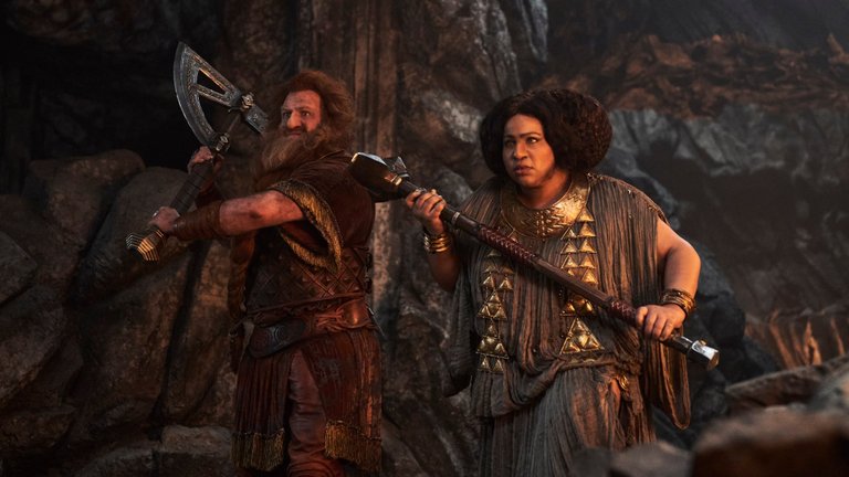 Amazon ne va pas annuler la série Les Anneaux de Pouvoir avant la saison 5 : ça leur coûterait une fortune ! Amazon ne va pas annuler la série Les Anneaux de Pouvoir avant la saison 5 : ça leur coûterait une fortune !