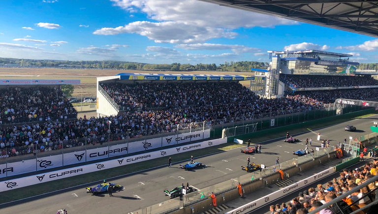 200 000 spectateurs, 24 stars du Net... le GP Explorer, c'est ce week-end et voici comment suivre l'événement !  200 000 spectateurs, 24 stars du Net... le GP Explorer, c'est ce week-end et voici comment suivre l'événement !