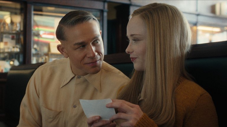 Monstre Saison 3 : Adeline Watkins, la fiancée d'Ed Gein, est-elle une création de Netflix ou a-t-elle vraiment existé ? Monstre Saison 3 : Adeline Watkins, la fiancée d'Ed Gein, est-elle une création de Netflix ou a-t-elle vraiment existé ?