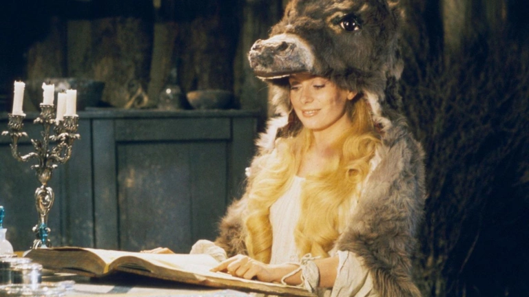 Cette actrice française légendaire âgée de 81 ans a tourné dans 150 films et sa carrière est loin d'être terminée Cette actrice française légendaire âgée de 81 ans a tourné dans 150 films et sa carrière est loin d'être terminée