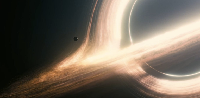 Steven Spielberg devait réaliser ce film de SF culte de Christopher Nolan, mais... Steven Spielberg devait réaliser ce film de SF culte de Christopher Nolan, mais...