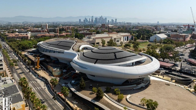 George Lucas ouvre son propre musée : il a ajouté les objets dédiés à Star Wars "à contrecoeur" George Lucas ouvre son propre musée : il a ajouté les objets dédiés à Star Wars "à contrecoeur"