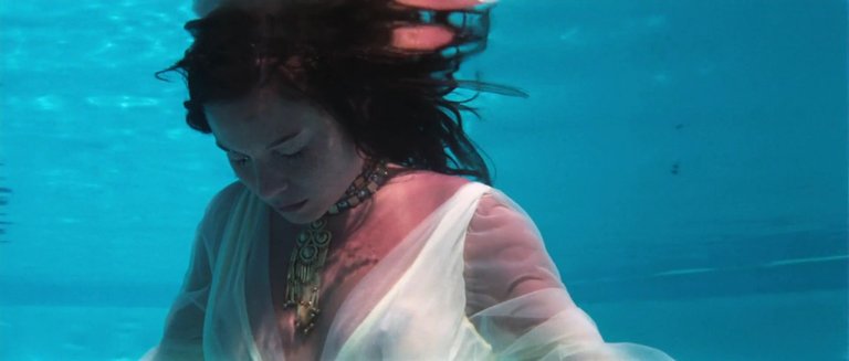 “C’était si rapide” Comment la James Bond girl au nom le plus stupide de l’histoire a été castée en moins de 72 heures