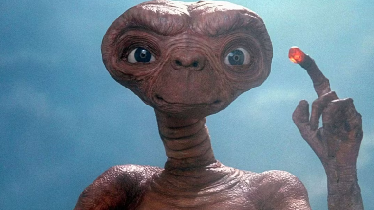 Steven Spielberg se relance dans un film de SF et met toutes les chances de son côté : il compte dans son équipe une légende du cinéma Steven Spielberg se relance dans un film de SF et met toutes les chances de son côté : il compte dans son équipe une légende du cinéma