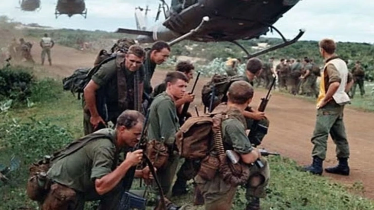 Quasiment introuvable en France… Il y a 50 ans, ce chef-d’oeuvre a remporté un Oscar, il porte un terrible regard sur la guerre